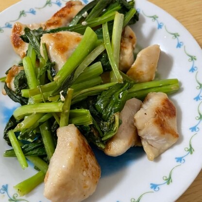 小松菜も一緒に炒めてにんにくタレを絡めていただきました！美味しかったです。
